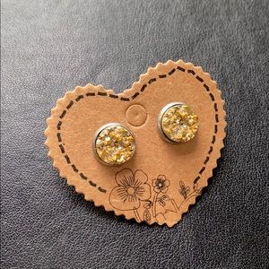 Stone stud earrings